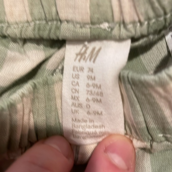 H&M cotton button down and shorts set - Picture 6 of 7